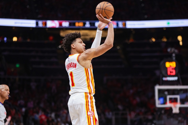 bsport体育最新版官方入口-TA球员匿名投票之谁最被低估：鹰王&amp;怀特并列第一 杰伦·布朗第三